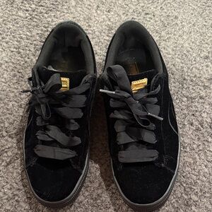 Classic Black Women’s Sneakers